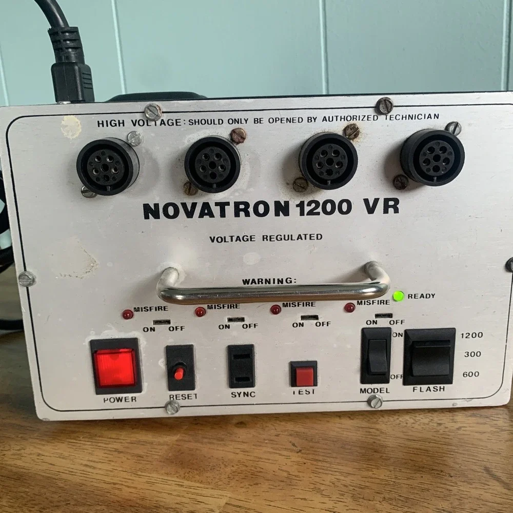 Novatron 1200 VR 4-Head Flash Strobe Light Kit - 3 Lights,  Stands, READ TESTED